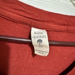 *SOLD* ☀️Kate Quinn tee with pocket XL☀️